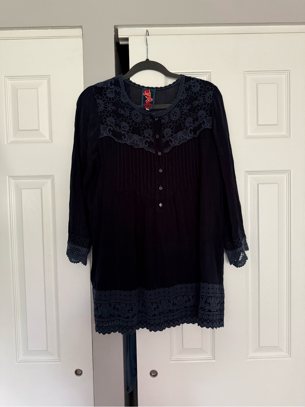 Johnny Was Women’s Navy Embroidered Button-Front Tunic